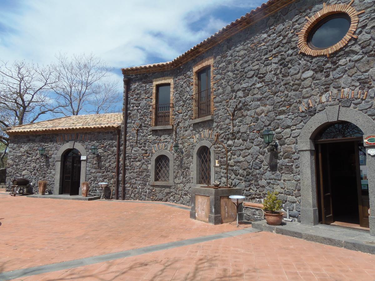 Le Cisterne Dell'Etna Hotel Calcerana-Marina Bagian luar foto