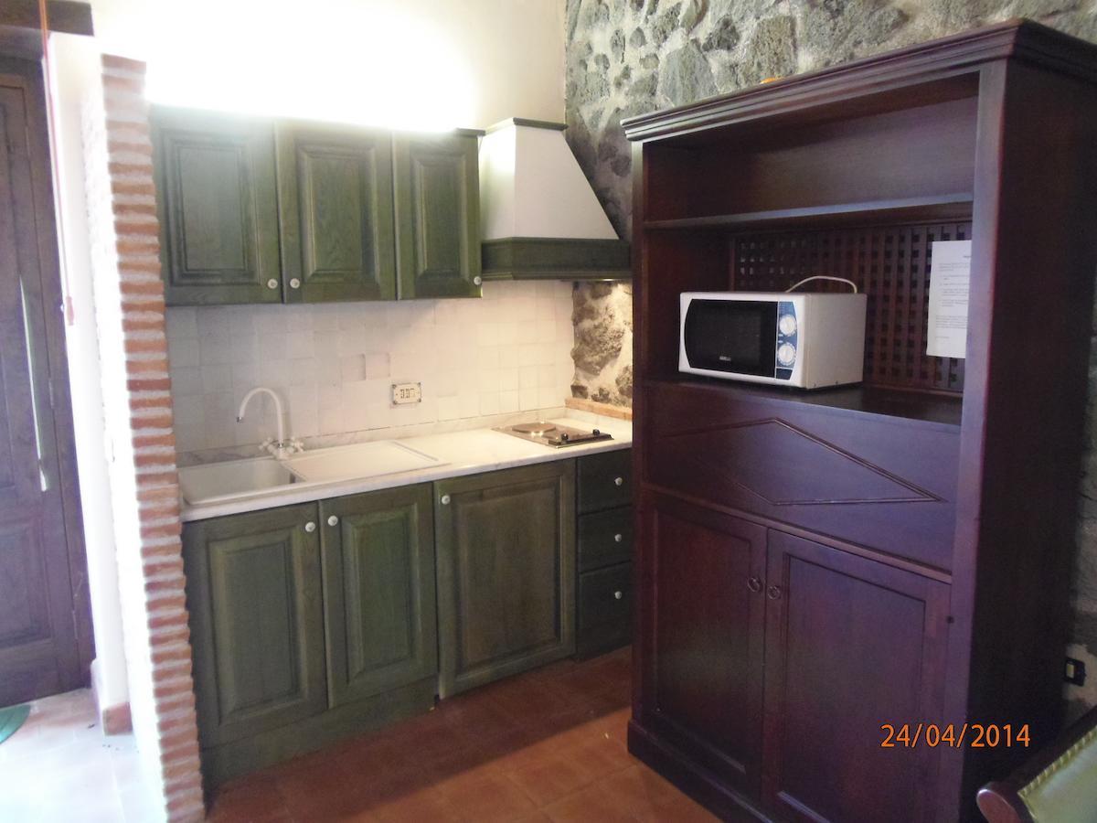 Le Cisterne Dell'Etna Hotel Calcerana-Marina Ruang foto