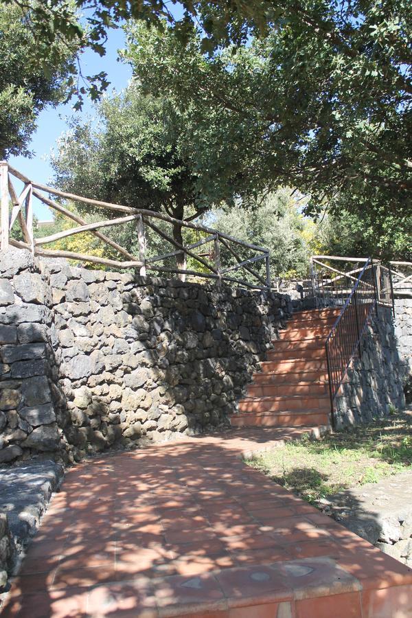 Le Cisterne Dell'Etna Hotel Calcerana-Marina Bagian luar foto