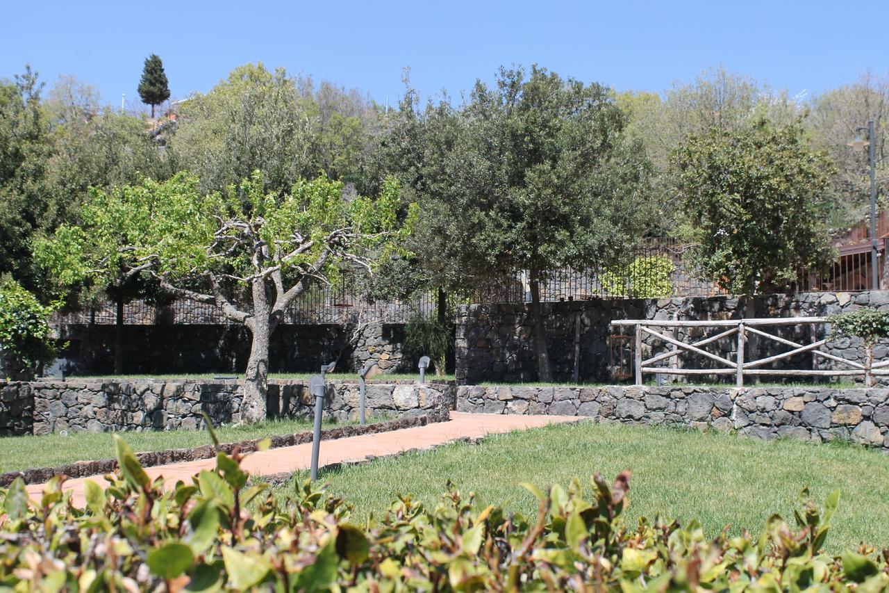 Le Cisterne Dell'Etna Hotel Calcerana-Marina Bagian luar foto