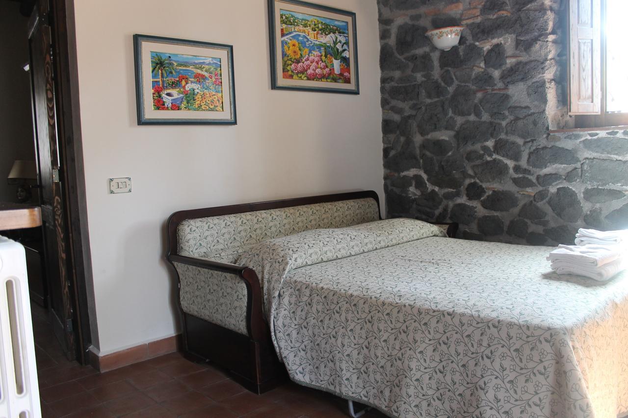 Le Cisterne Dell'Etna Hotel Calcerana-Marina Bagian luar foto