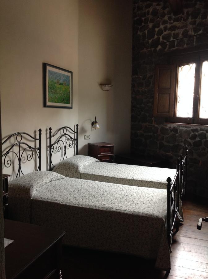 Le Cisterne Dell'Etna Hotel Calcerana-Marina Bagian luar foto