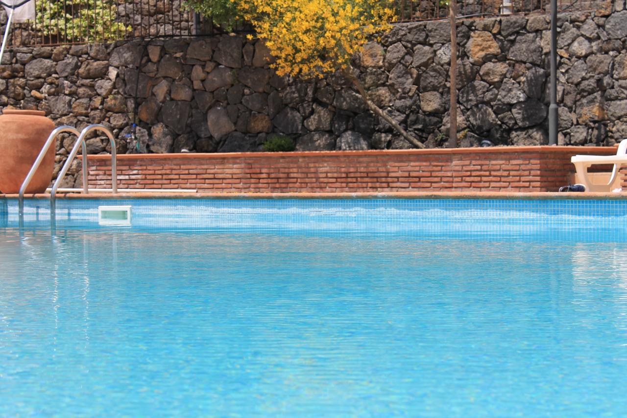 Le Cisterne Dell'Etna Hotel Calcerana-Marina Bagian luar foto